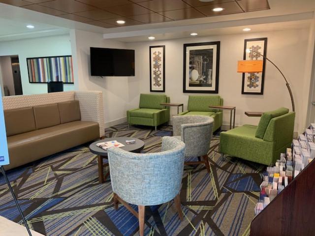 Holiday Inn Express Hotel & Suites Rochester By Ihg Zewnętrze zdjęcie